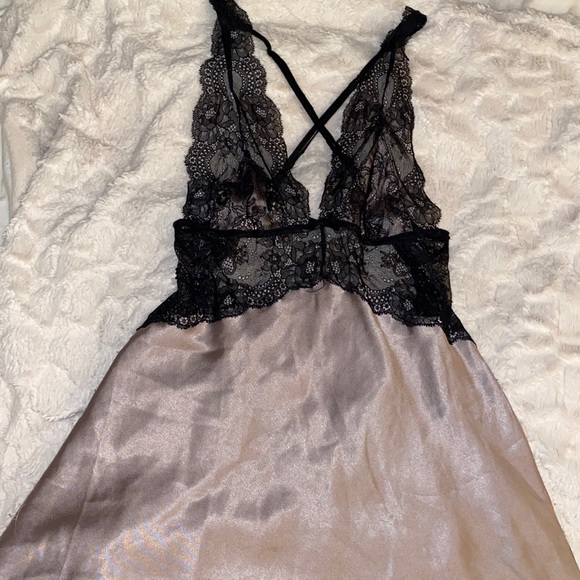 VS lace slip